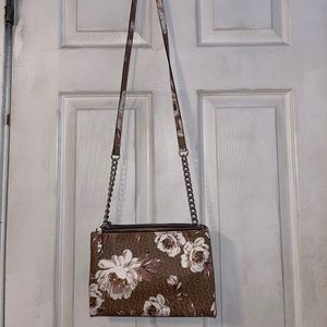 Guess Cross body purse. Tan, Beige, with beautiful flowers.